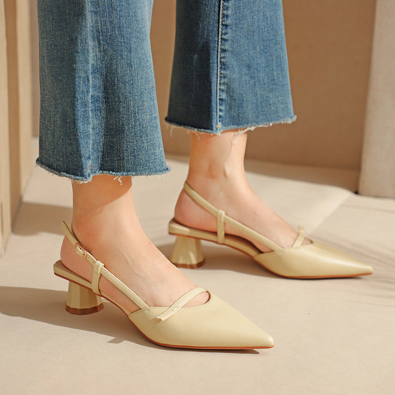 Klobige, spitze Ledersandalen mit niedrigem Absatz