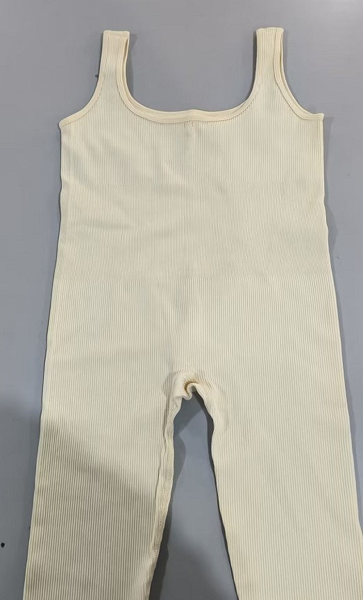 Débardeur et collants à bretelles pour femme