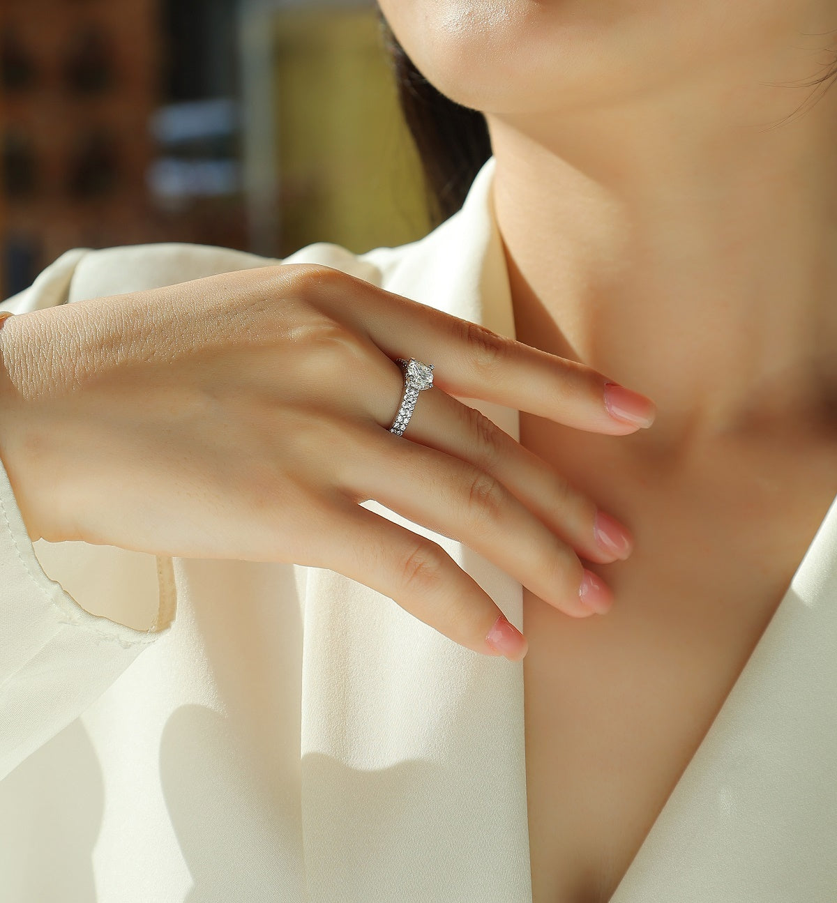 Arrange Large Moissanite Wedding Rings