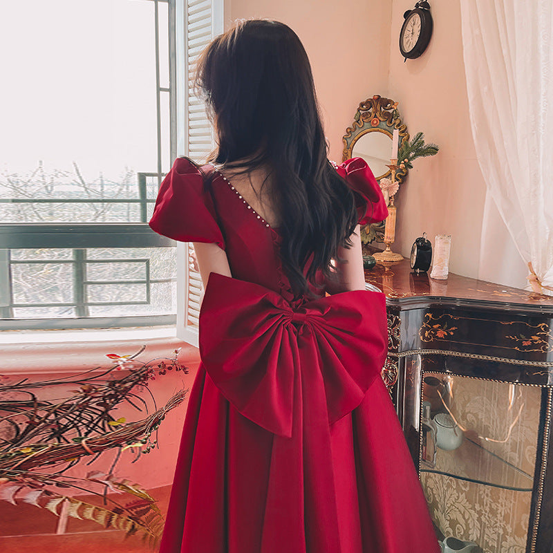 Robe de princesse en satin rouge vin d'hiver