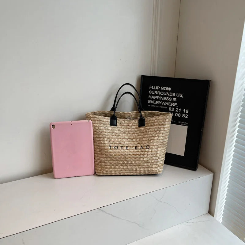 Knit Flower Rattan Straw Shoulder Bag