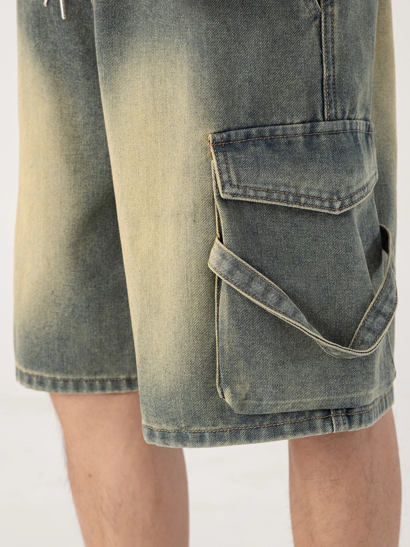 Herren-Cargo-Jeansshorts mit lockerer Passform