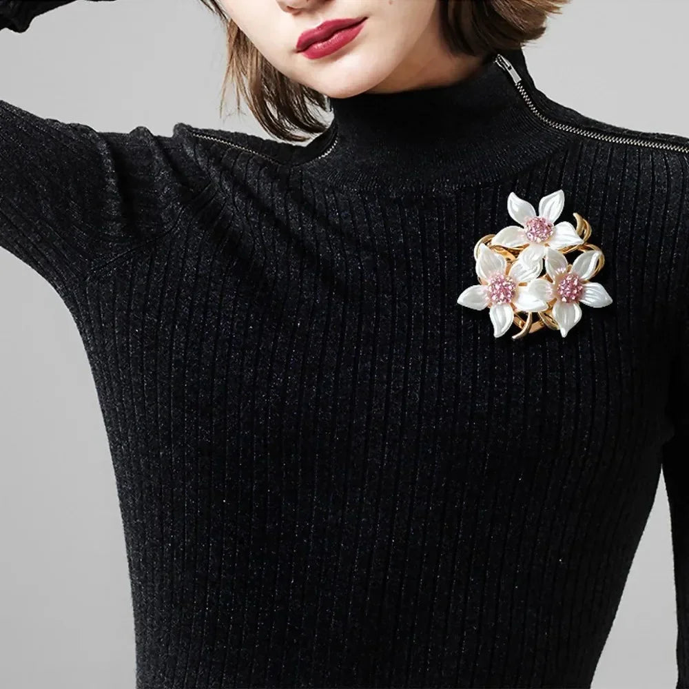 Stylish Women’s Crystal Flower Brooch