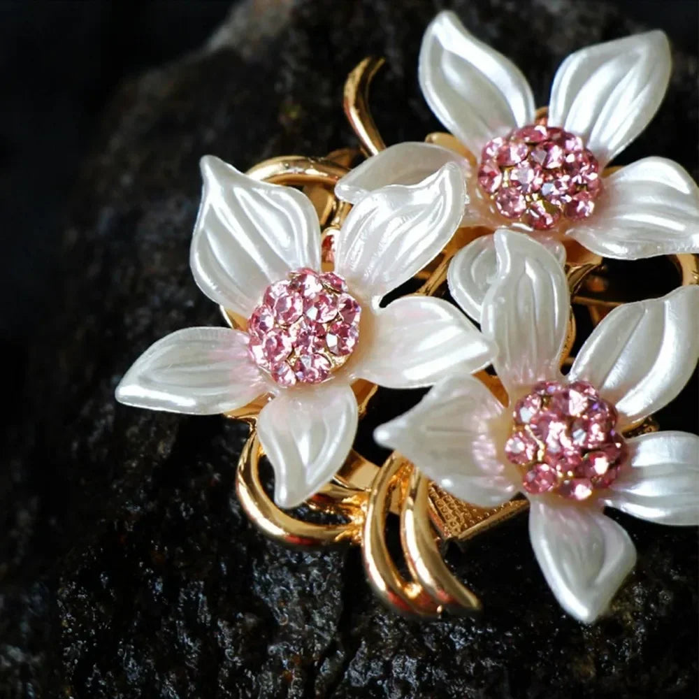 Stylish Women’s Crystal Flower Brooch
