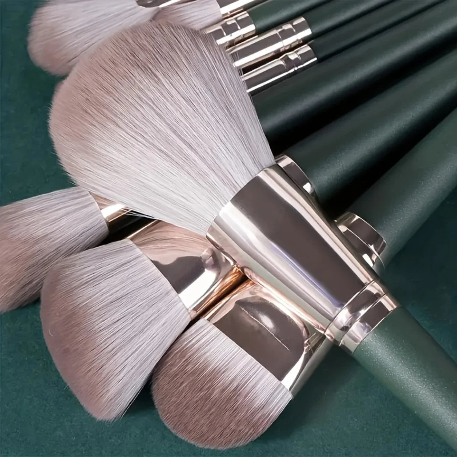 Green Cloud 14-Piece Makeup Brush Set