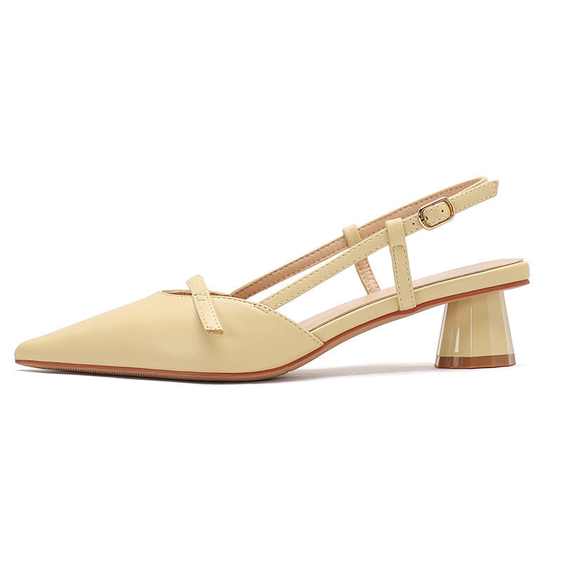 Klobige, spitze Ledersandalen mit niedrigem Absatz