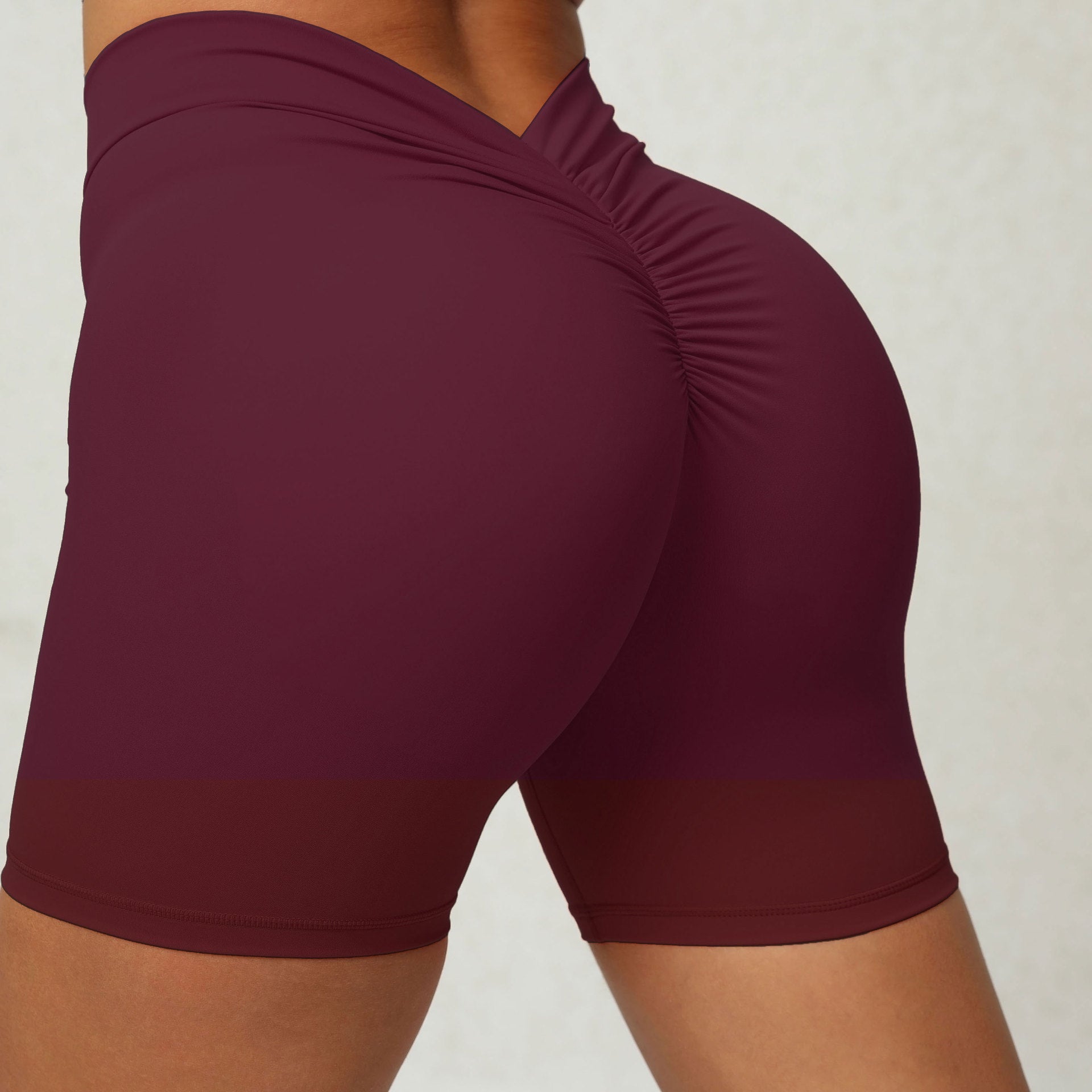 Yoga-Shorts mit tiefem V-Ausschnitt auf der Rückseite