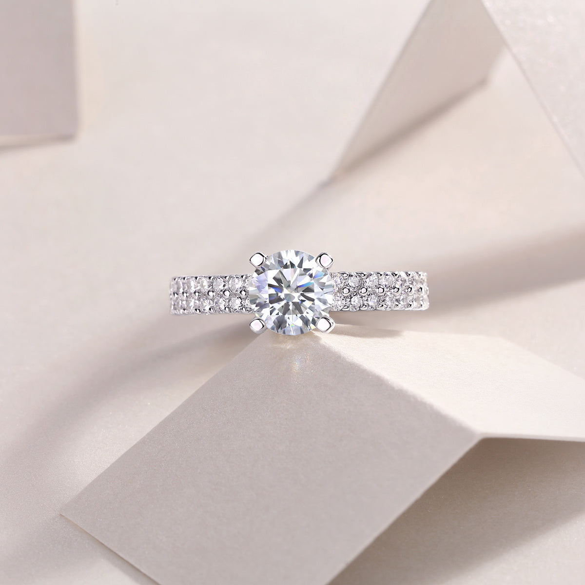 Arrange Large Moissanite Wedding Rings