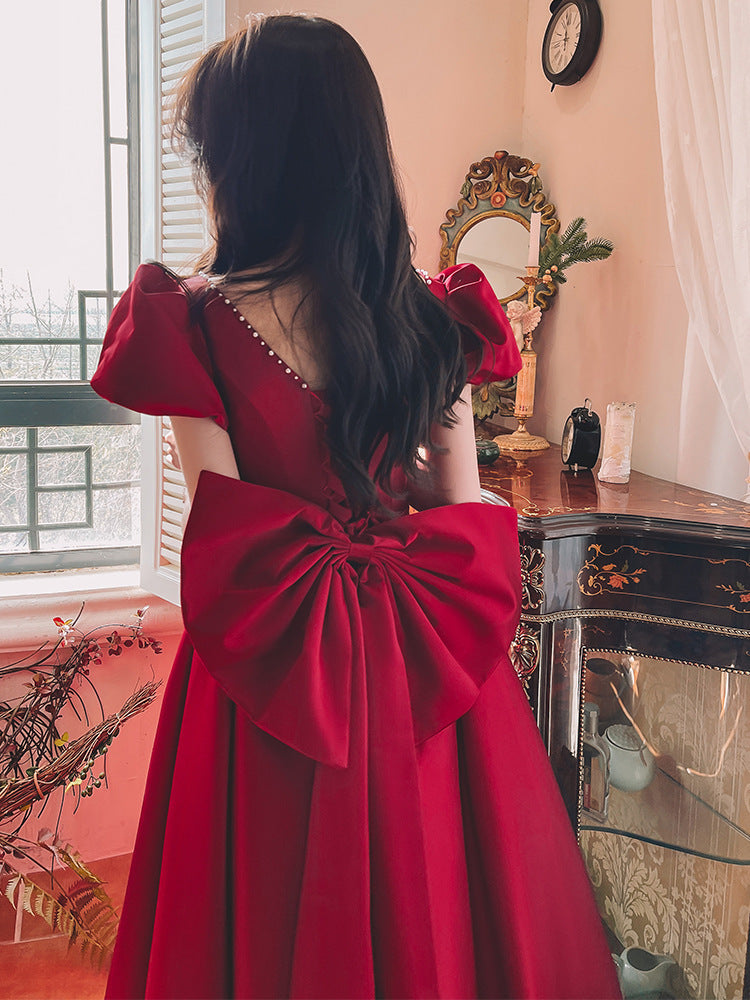 Robe de princesse en satin rouge vin d'hiver