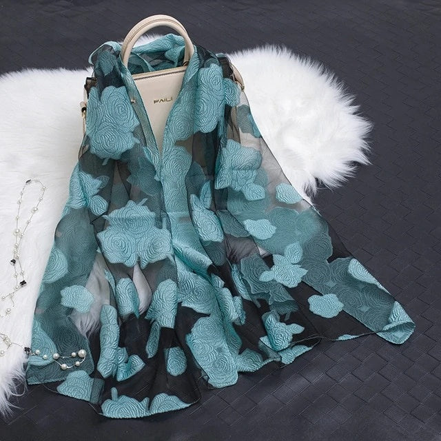 Foulard en soie simulée creuse à fleurs coupées