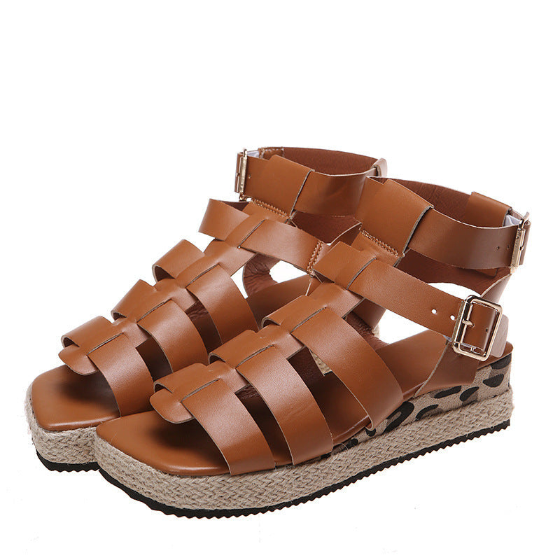 Plateau-Sandalen mit Keilabsatz aus gewebtem Hanfseil