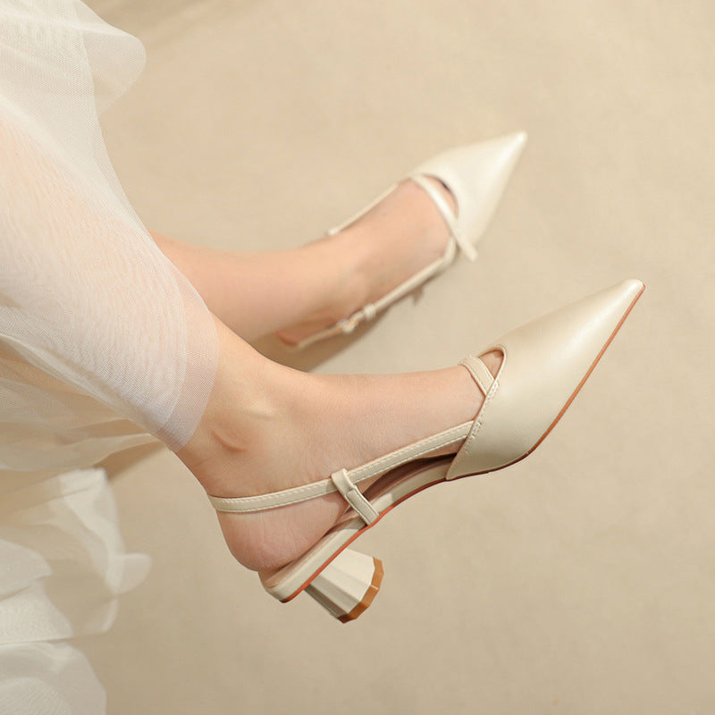 Klobige, spitze Ledersandalen mit niedrigem Absatz