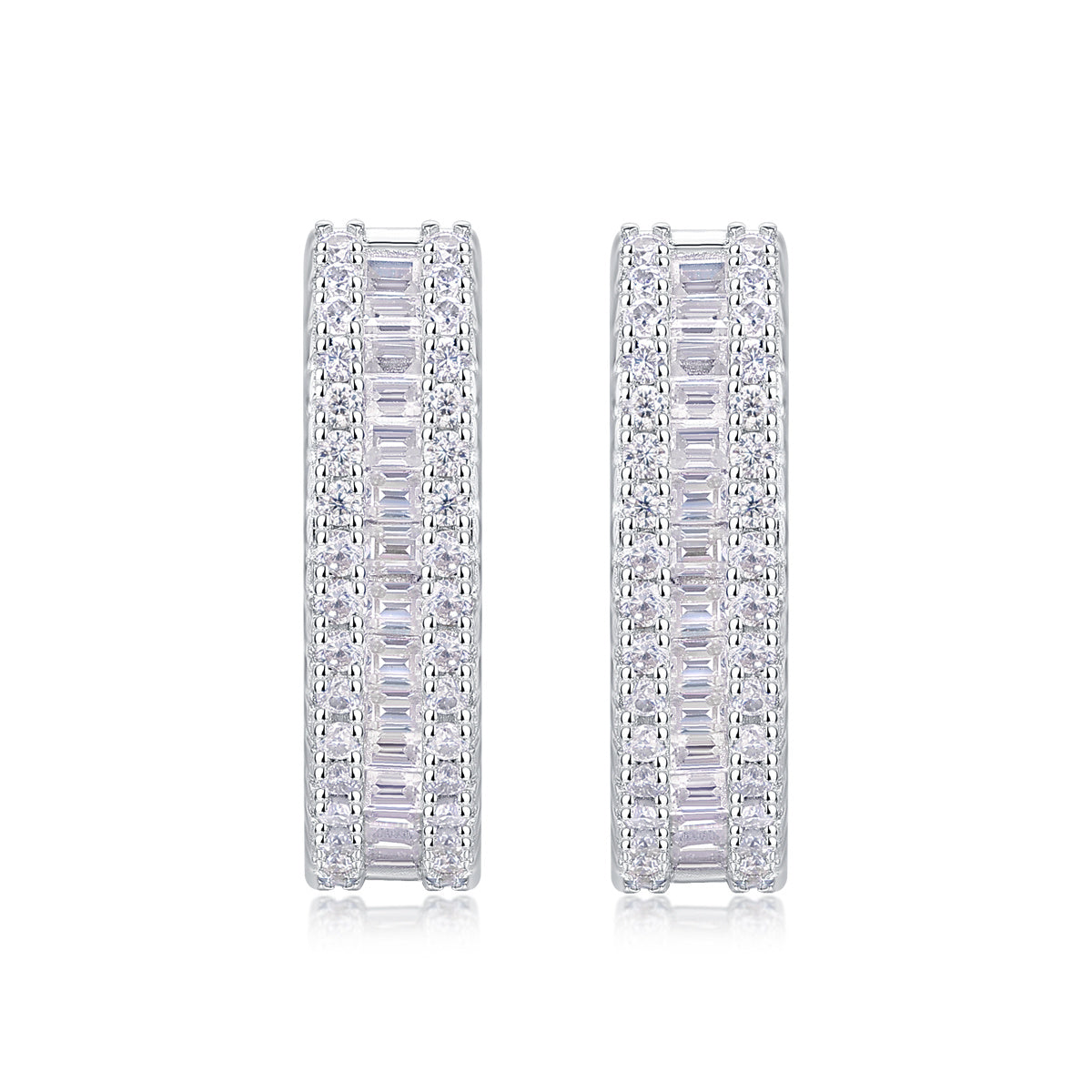 Gewebte Ohrstecker mit hellem Moissanit
