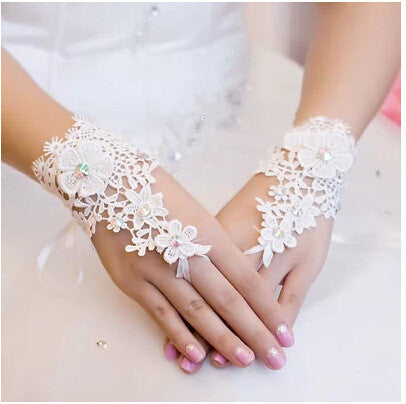 Kurze Hochzeitshandschuhe für Damen mit Blumenmuster