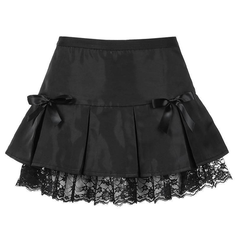 Jupe plissée noire à bordure en dentelle gothique