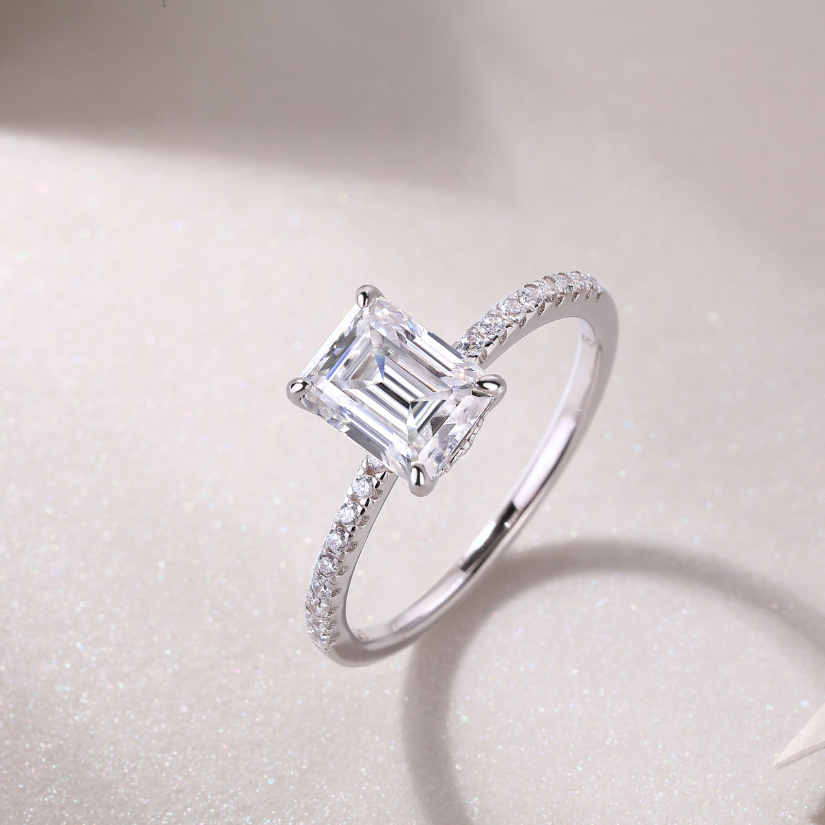 Quadratischer Moissanit-Silberring mit Diamanten