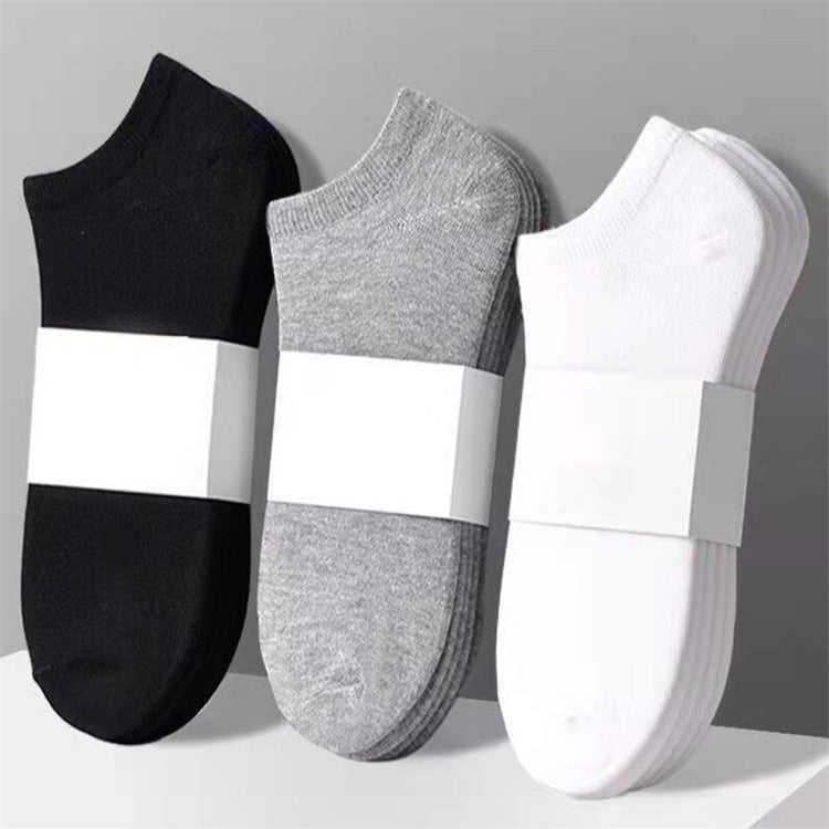 Klassische schwarz-weiß-graue Herrensocken
