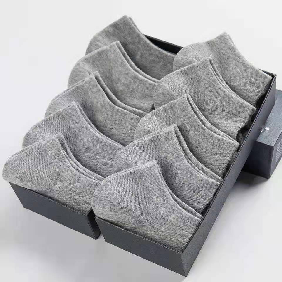 Klassische schwarz-weiß-graue Herrensocken