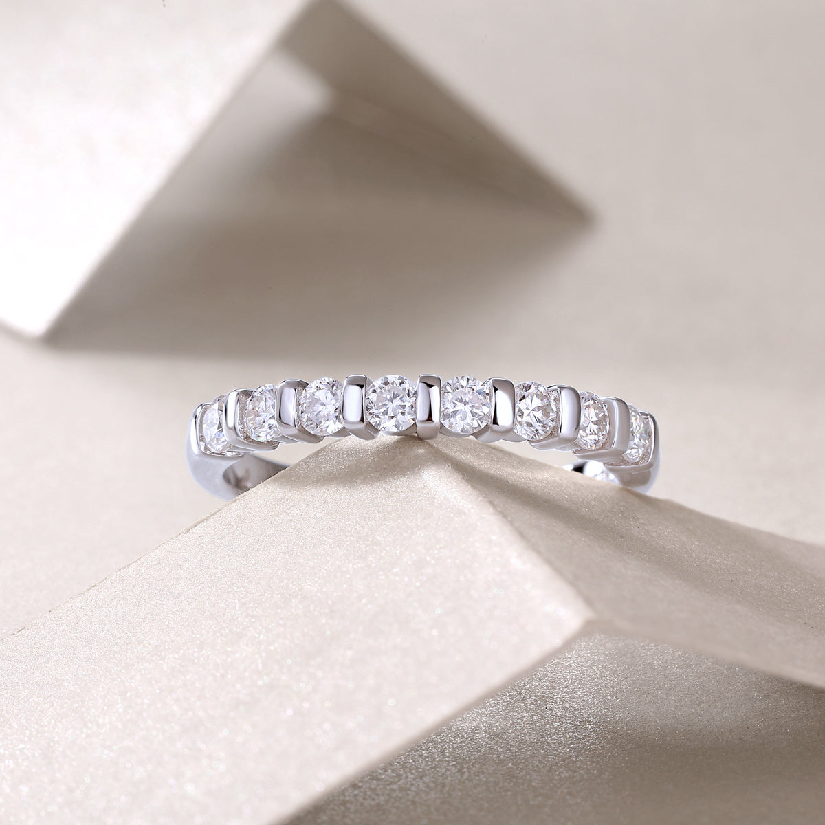 Luxuriöser Moissanit-Silberring mit Diamanten