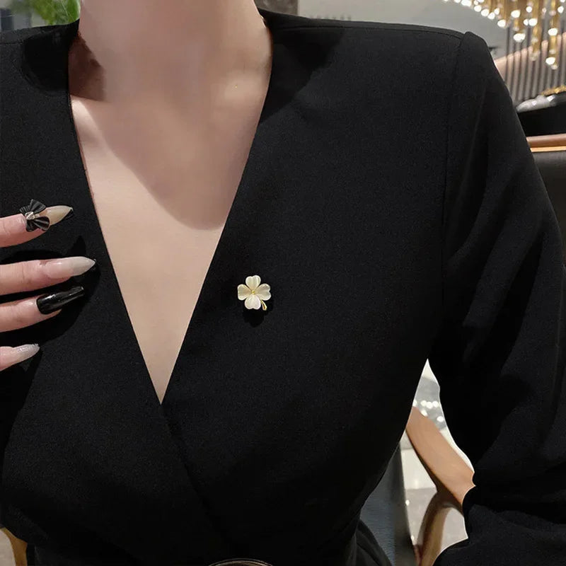 Flower and Bow Metal Brooch Set