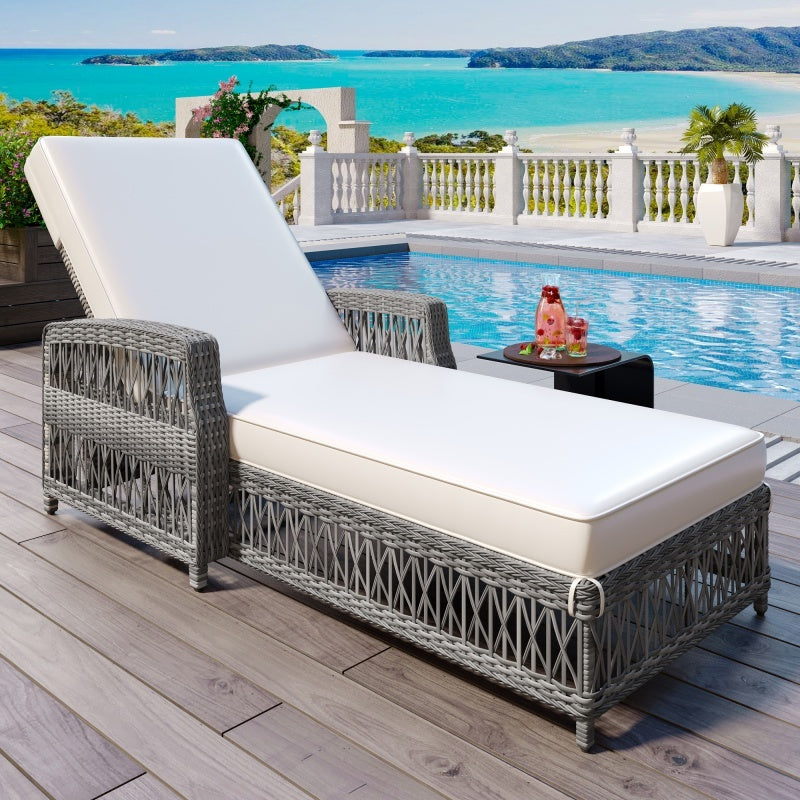 Outdoor-Loungesessel aus Korbgeflecht mit Kissen