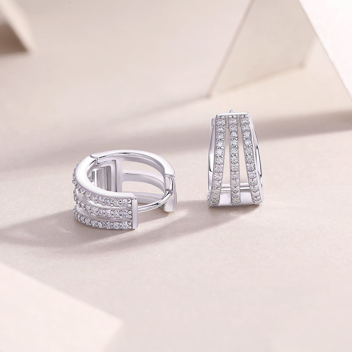 Human March Diamant-Ohrstecker
